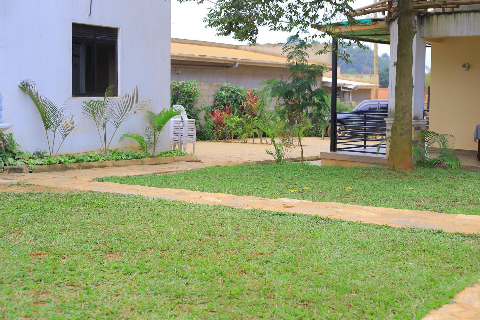 Golden Suites Hotel Entebbe Zewnętrze zdjęcie