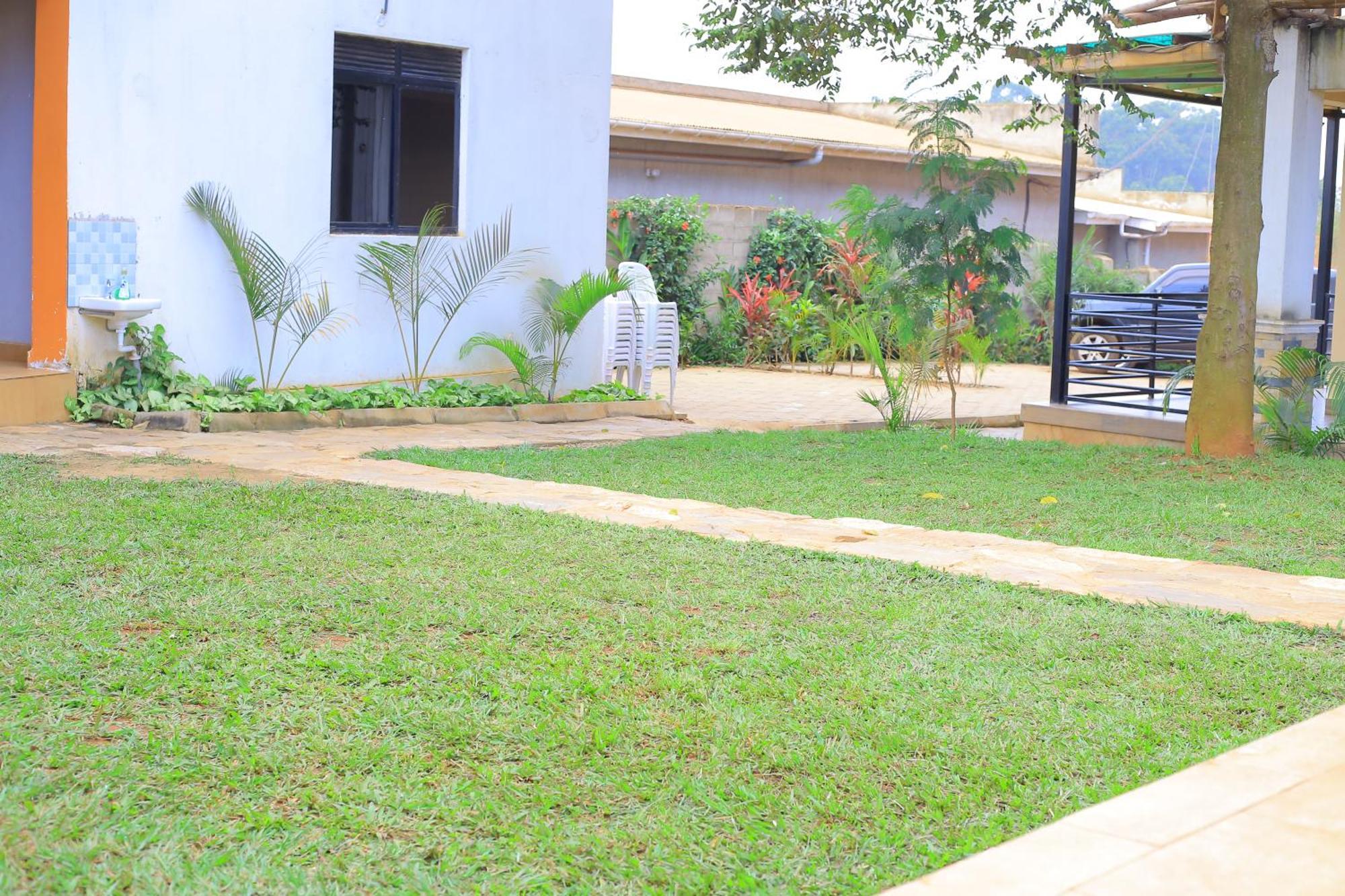Golden Suites Hotel Entebbe Zewnętrze zdjęcie
