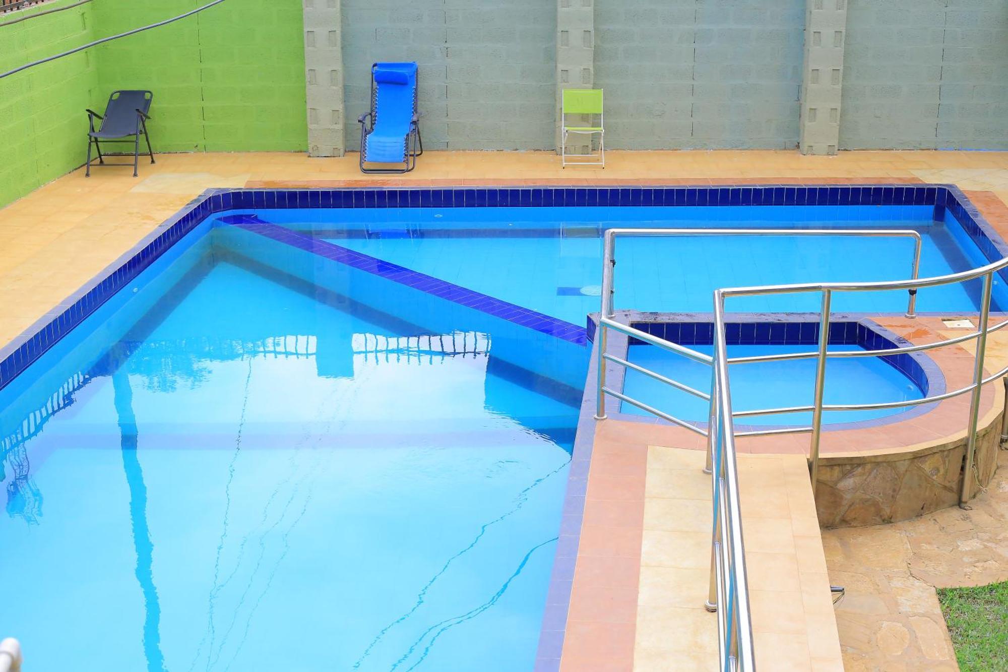 Golden Suites Hotel Entebbe Zewnętrze zdjęcie